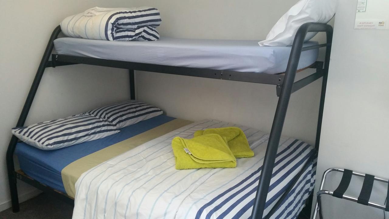 Loft 109 Backpackers Hostel Тауранга Екстериор снимка